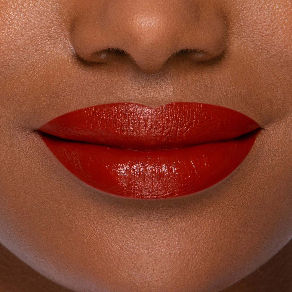 LADY BOLD LIPSTICK  (LABIAL CREMOSO)